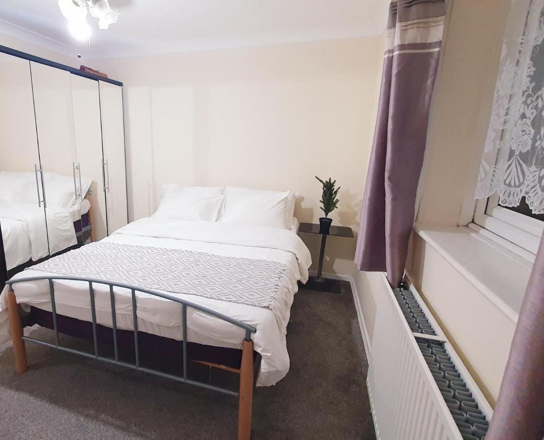 1 Bedroom Apartment Close To Slough Train Station Экстерьер фото
