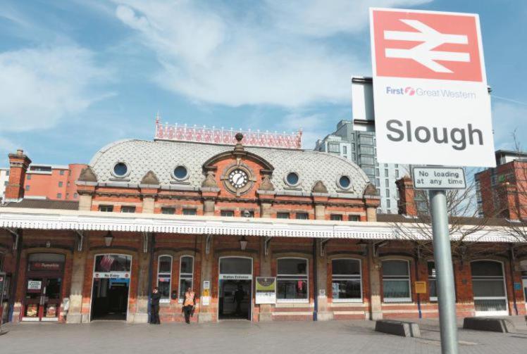 1 Bedroom Apartment Close To Slough Train Station Экстерьер фото